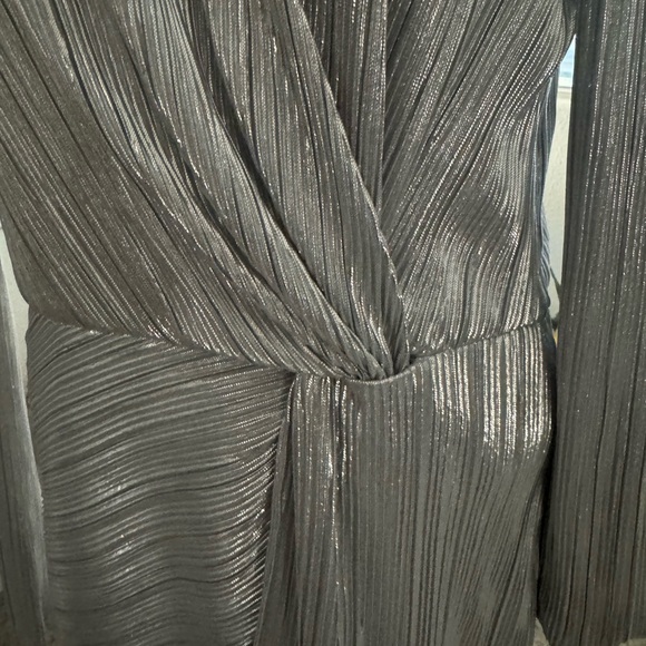 Stunning Silver dress by Gianni Bini, Size 6 - Picture 8 of 8